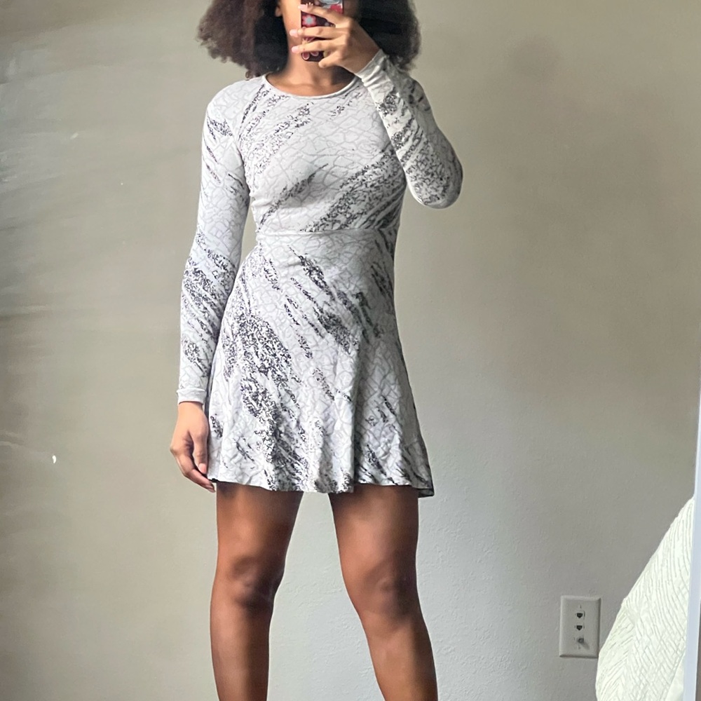 BCBGMaxAzria Gray Textured Long Sleeve Dress